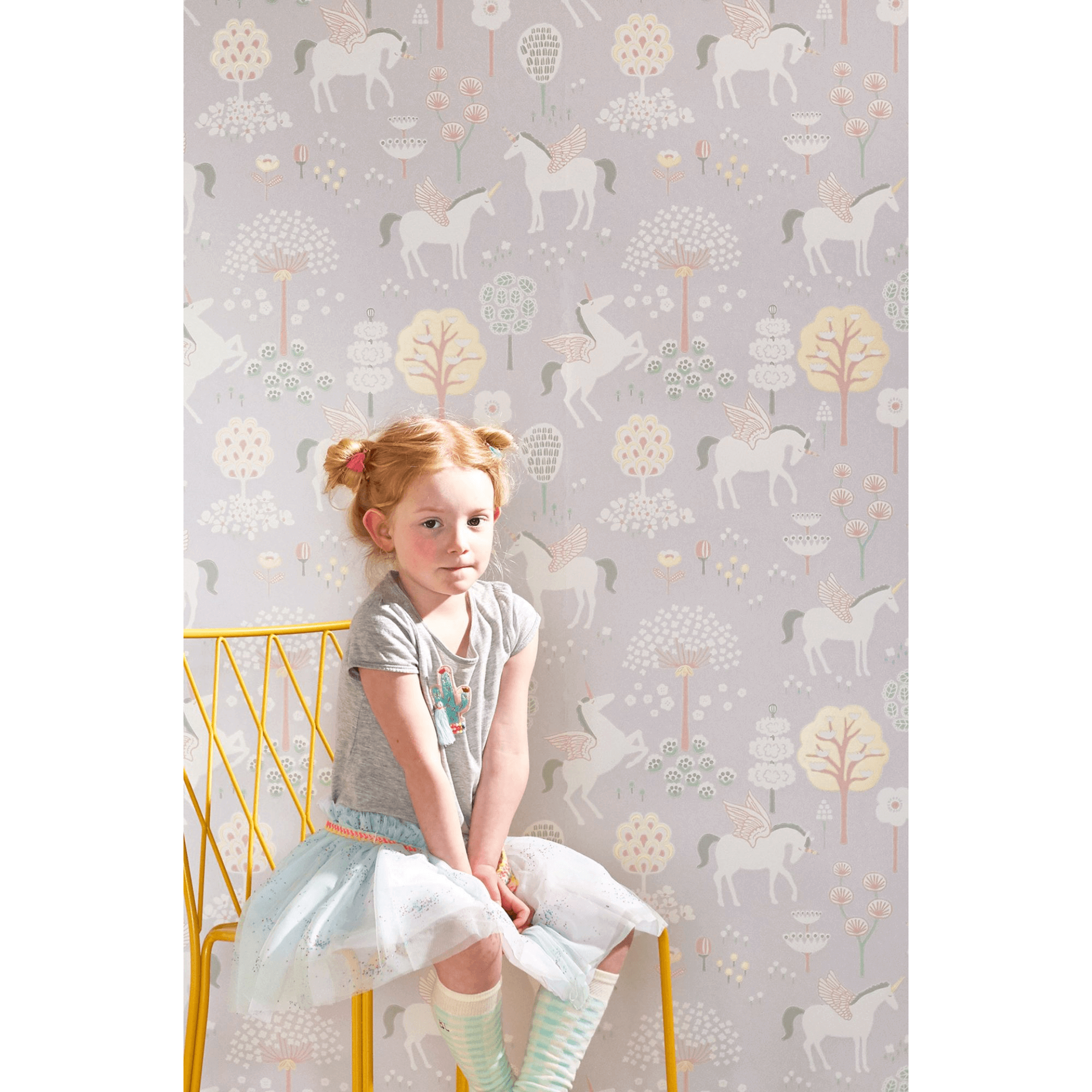 Majvillan True Unicorns Wallpaper 116-04 girl in front of wallpaper