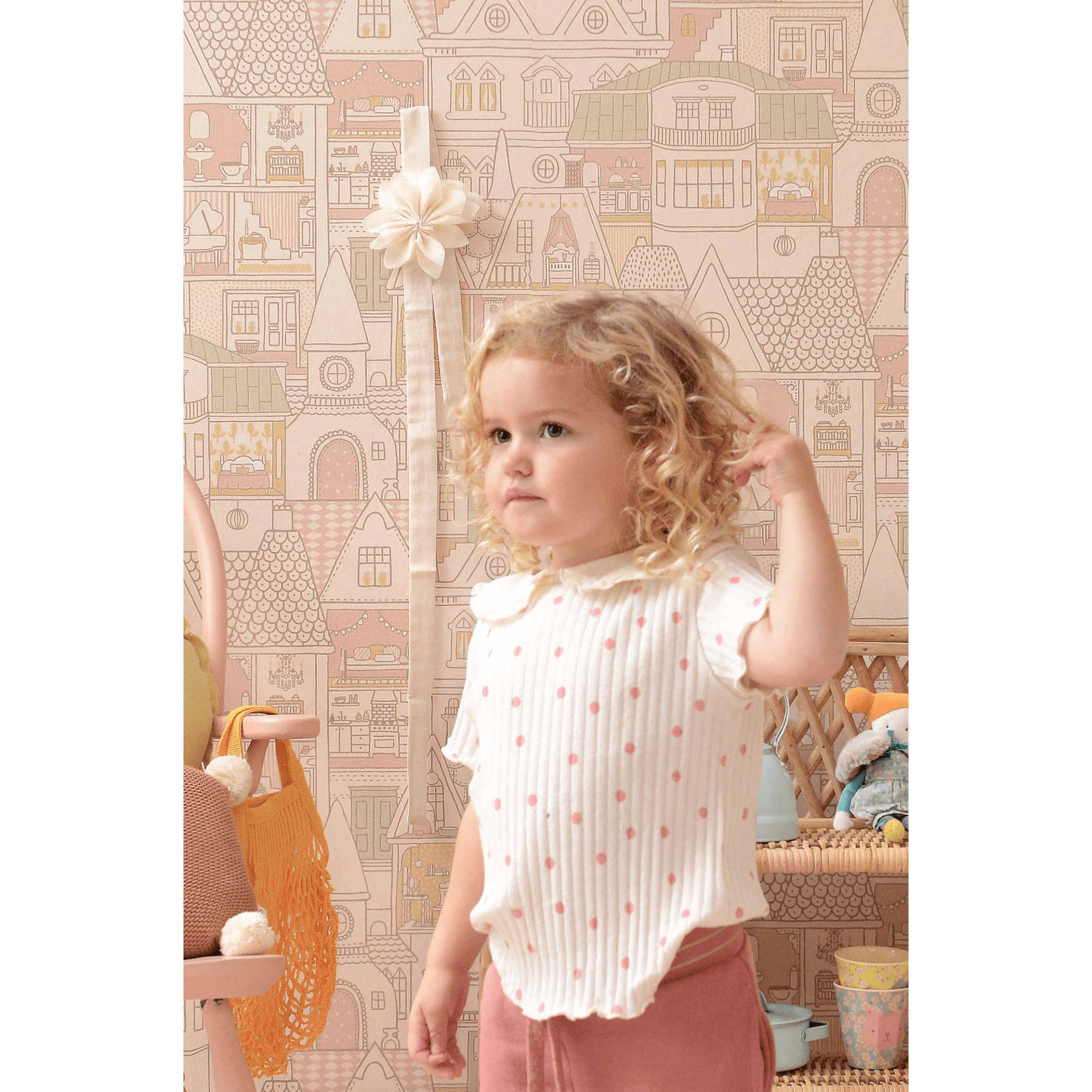 Majvillan Dollhouse Wallpaper 147-03 girl standing in front of wallpaper