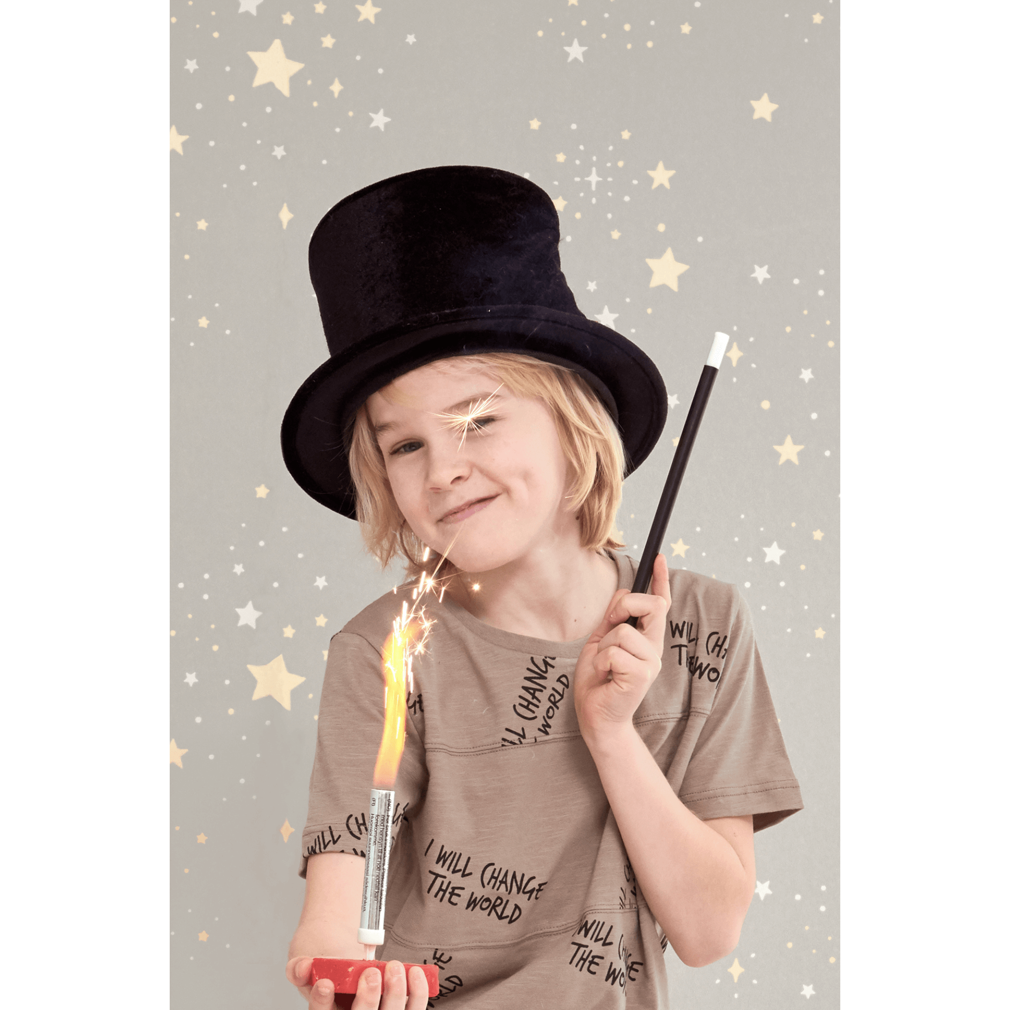 Majvillan Twinkle Wallpaper 135-01 close up boy dressed up as magician