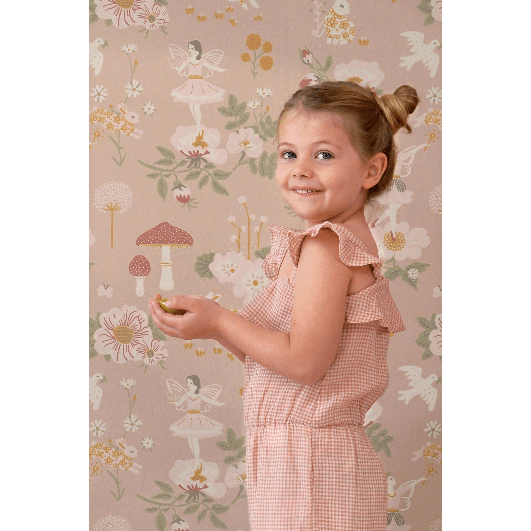 Majvillan Old Garden Wallpaper 138-03 close up girl in front of wallpaper