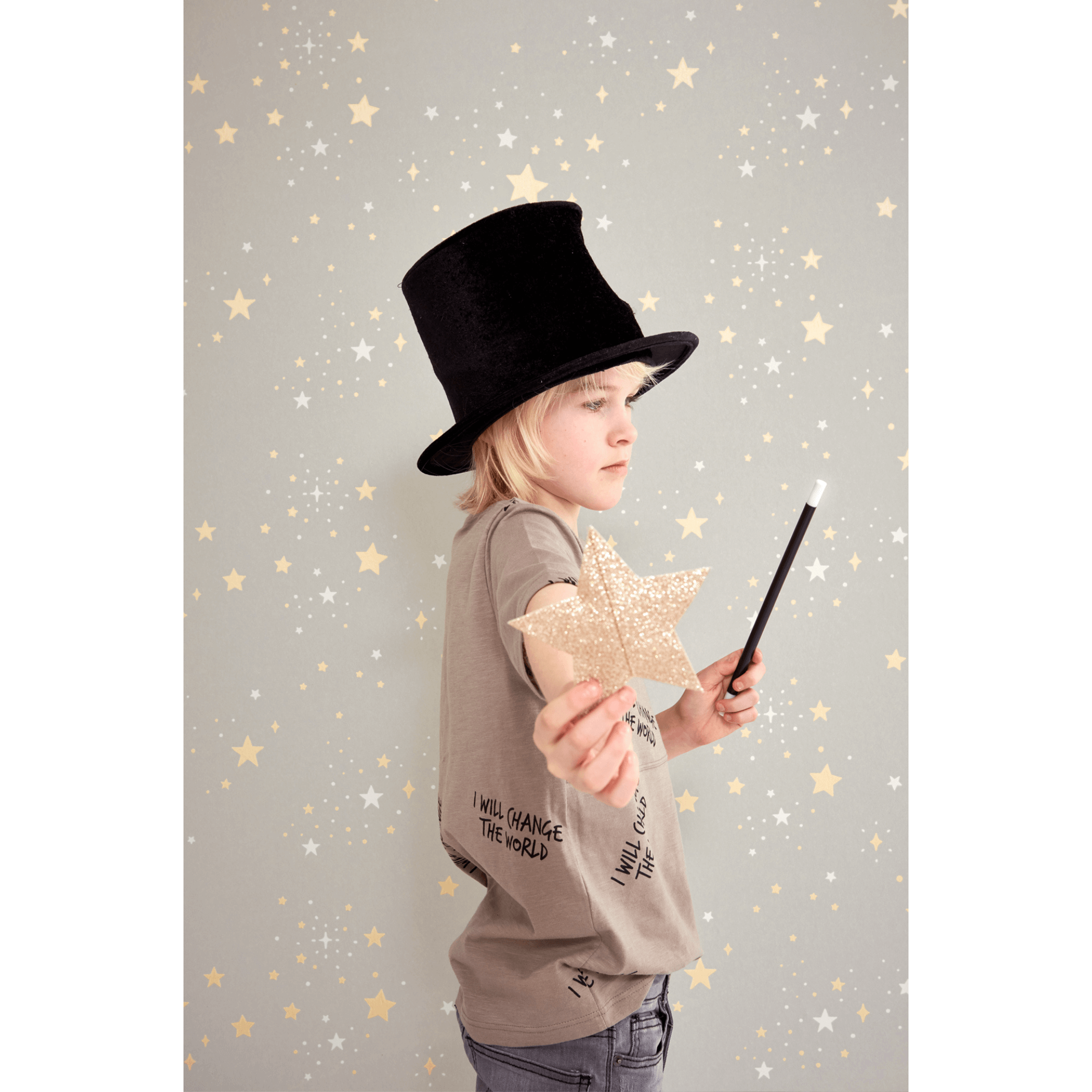 Majvillan Twinkle Wallpaper 135-01 side view boy dressed up as magician