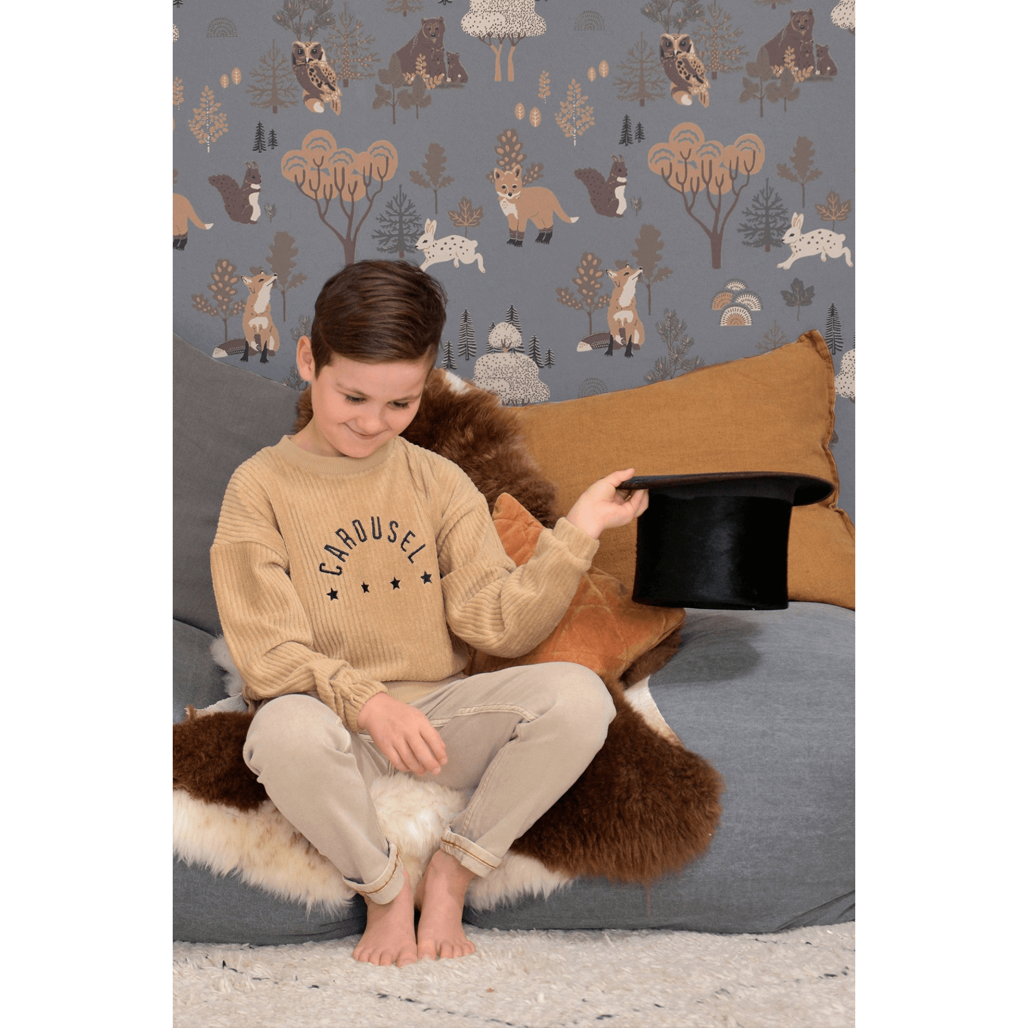 Majvillan Deep Forest Wallpaper 145-02 child sitting down