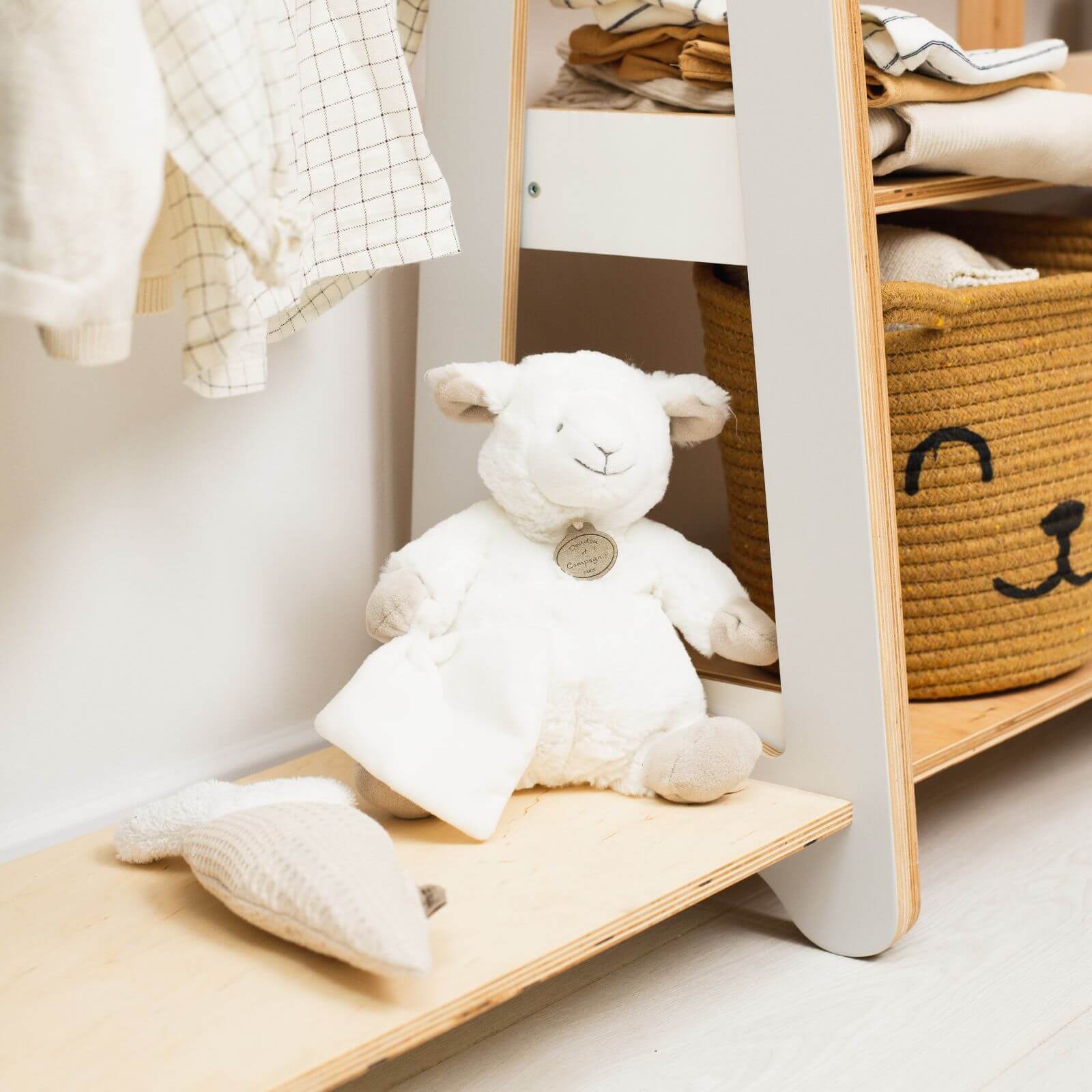 Enjoy The Wood Montessori Clothes Rack