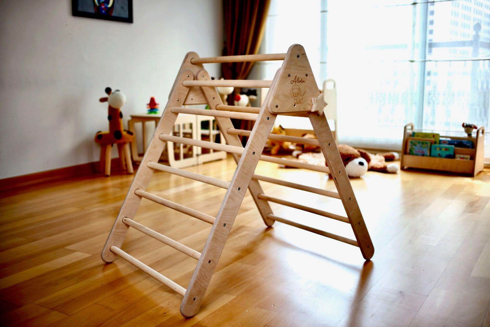Foldable Climbing Triangle with Ramp