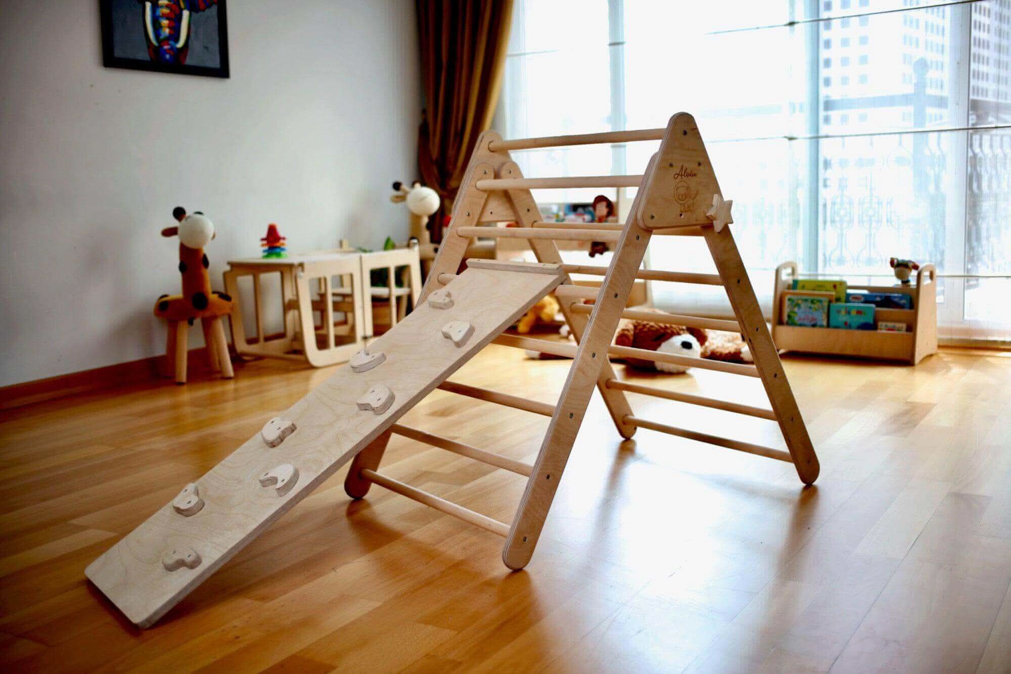 Foldable Climbing Triangle with Ramp
