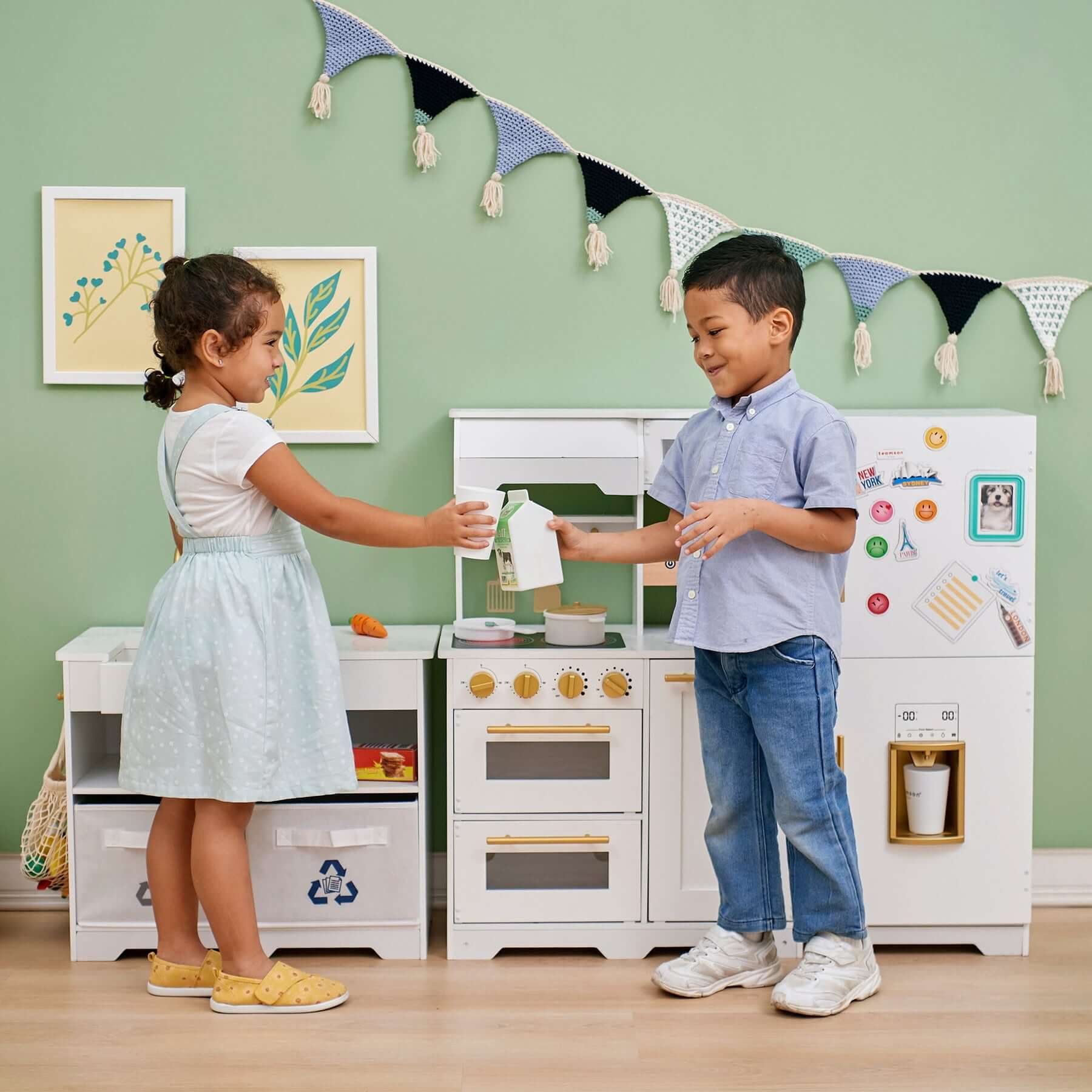 Teamson Kids Little Chef Atlanta Large Modular Play Kitchen TD-13850B two children playing white kitchen