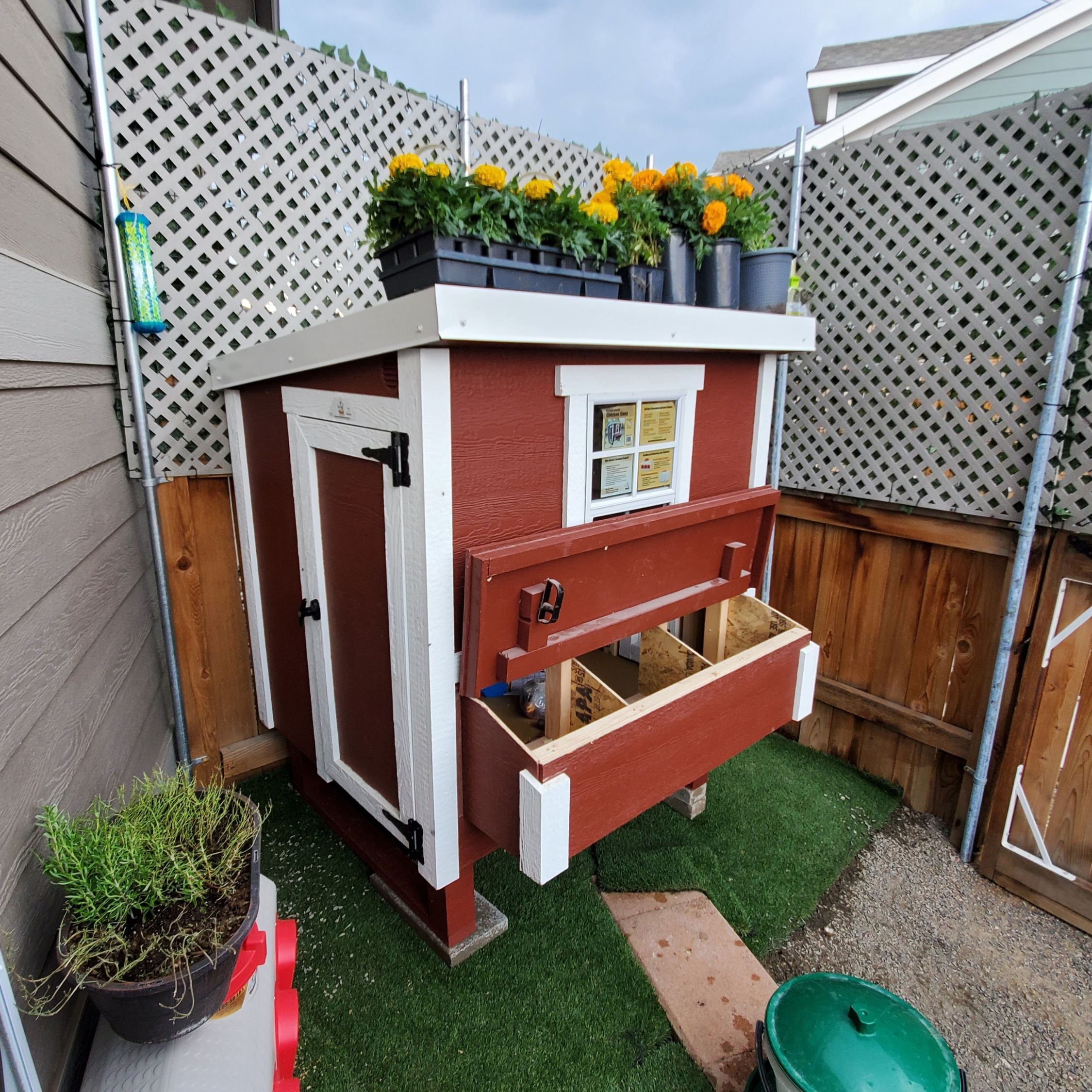 OverEZ Chicken Coop Medium - Up to 10 Chickens